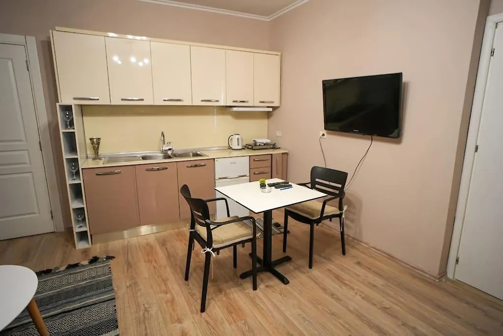 Grandpa House - Studio App.2 Tirana 0*,  Albanien